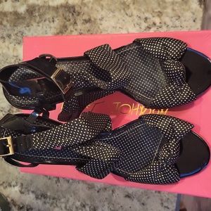 Betsey Johnson Gasha Black Strappy Sandals size 9